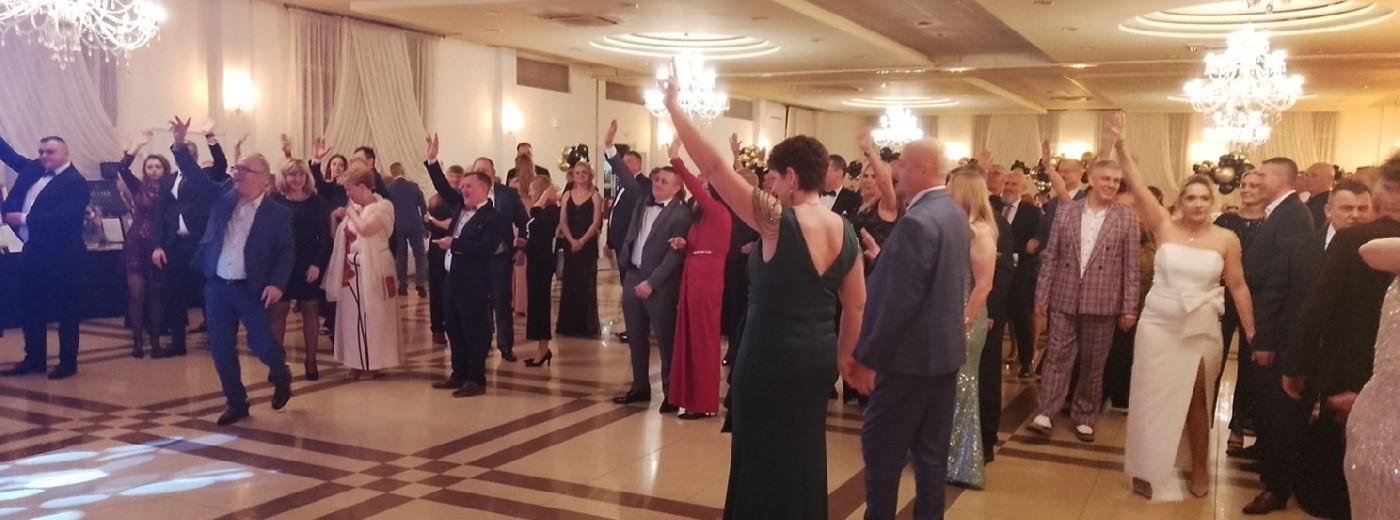 XIV Charytatywny Bal Gminy Suwałki i PSONI. Marian Kutyło z nagrodą [wideo i zdjęcia]