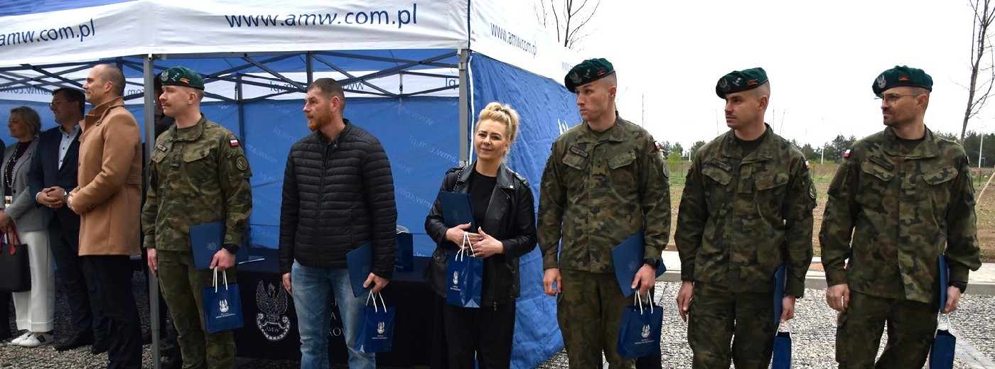 Blok z 40 mieszkaniami dla żołnierzy w Suwałkach. Szacunek i wsparcie [wideo i zdjęcia]