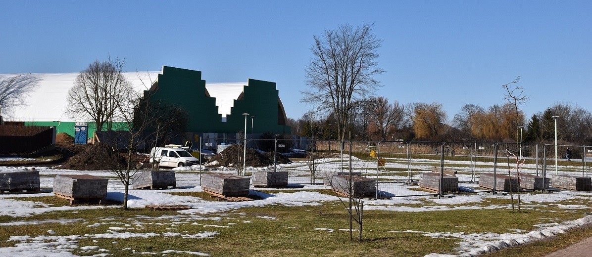 Hale tenisowe wyrosły nad zalewem w Suwałkach. Wiemy, jak to będzie wyglądało [zdjęcia]