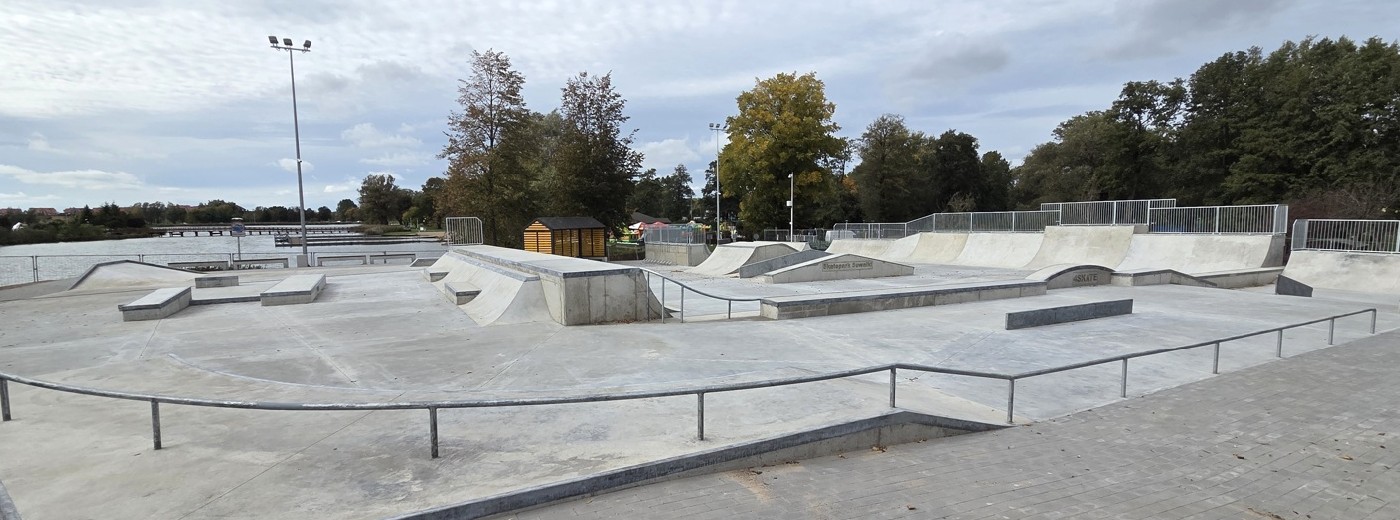 Skatepark w Suwałkach jest już gotowy. Kosmetyczne prace [zdjęcia]