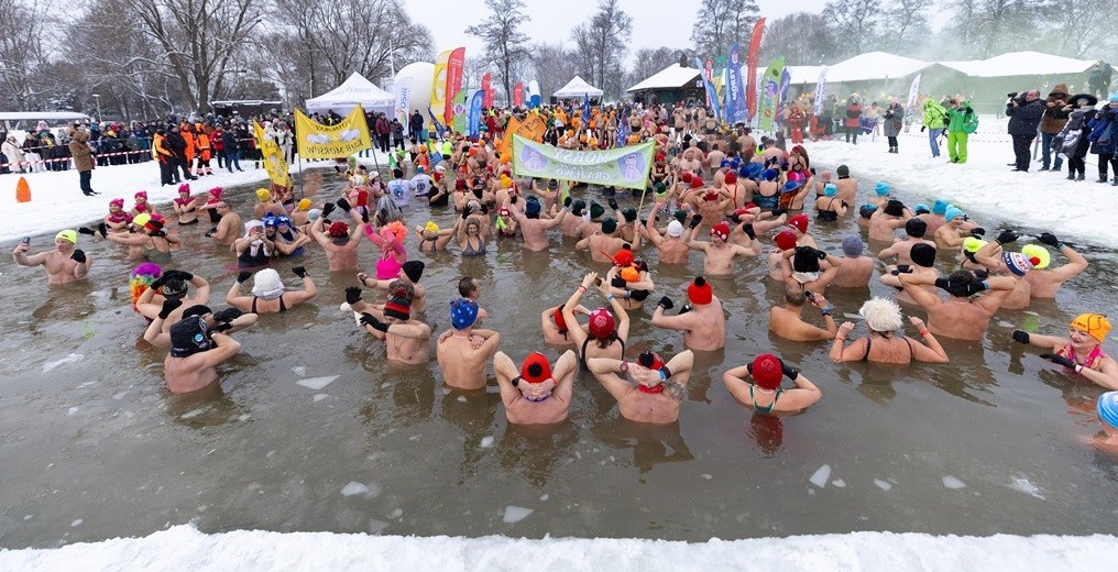 Suwałki. Ogólnopolski Zlot Morsów na Polskim Biegunie Zimna [wideo i zdjęcia]