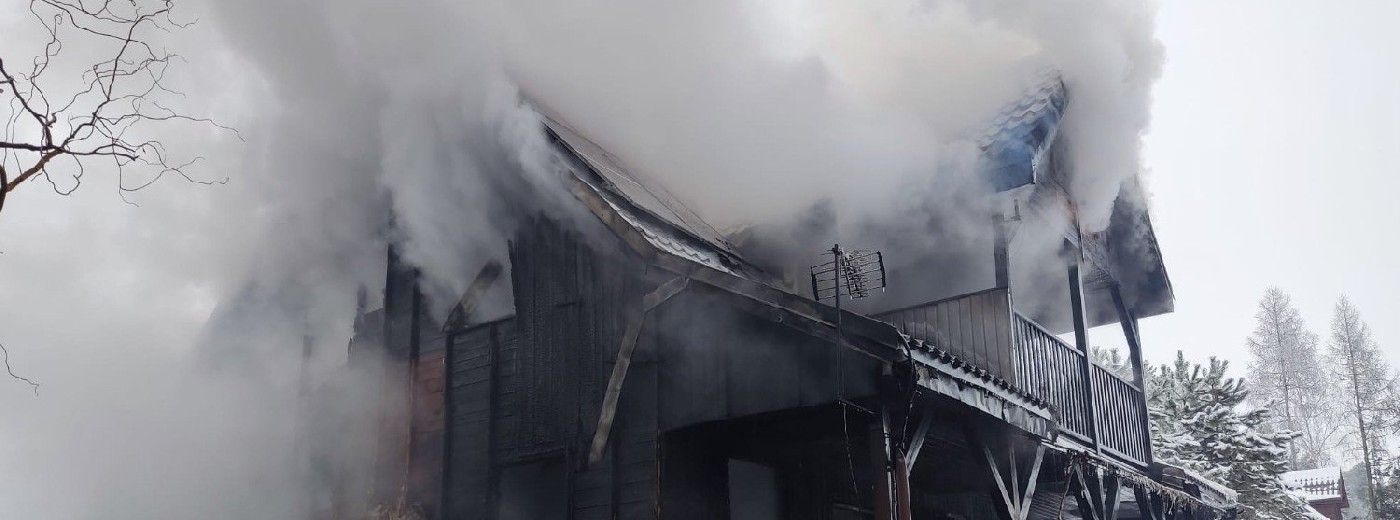 Zbiórka dla pogorzelców spod Bakałarzewa. Ich dom spłonął drugi raz, sami nie udźwigną tej tragedii