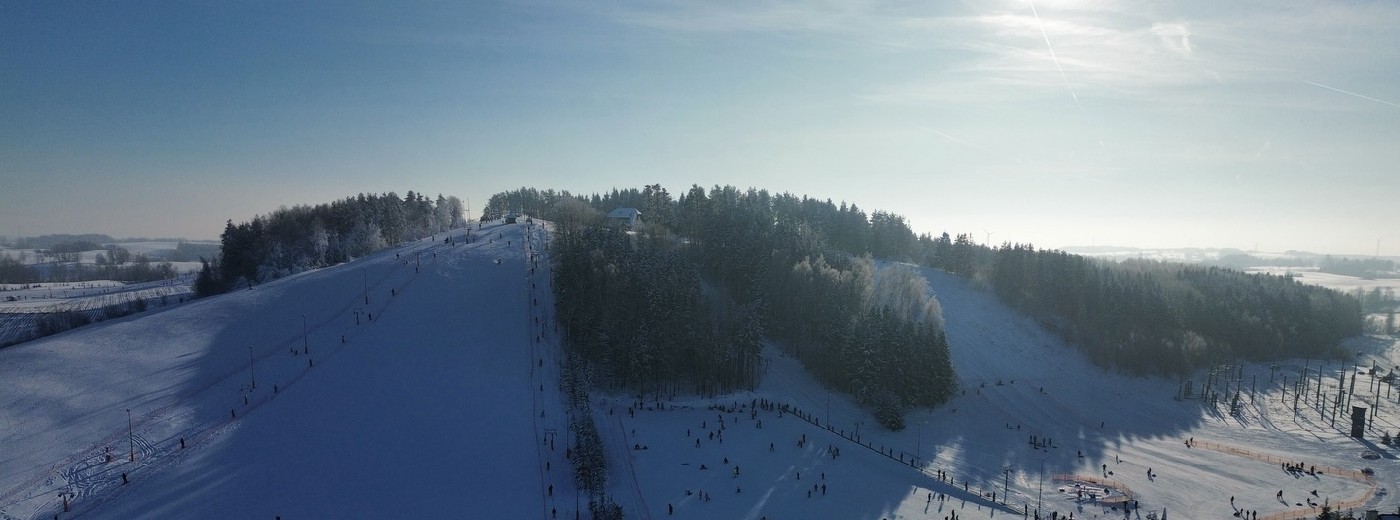 Taka zima to rzadkość. WOSiR Szelment zachęca szkoły i firmy do zajęć na stoku
